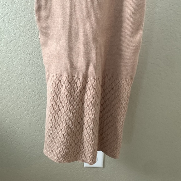 Boutique Sadie & Sage Taupe Bodycon Midi Dress - Picture 5 of 9